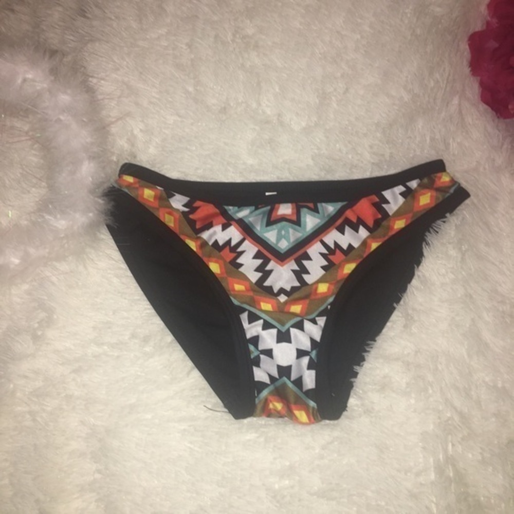 Bathing suit bottoms, Size medium